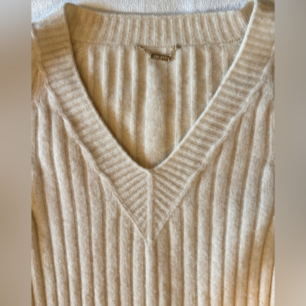The Row Cashmere Blend Ribbed V-neck Sweater - Picture 9 of 14